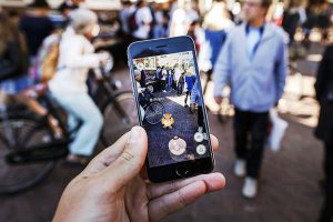 gamers-play-with-the-pokemon-go-at-the-grote-markt-on-july-13-2016